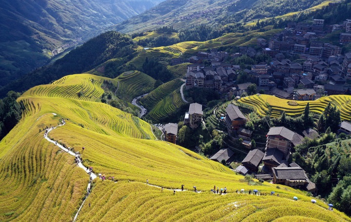 耀世平台：港媒述评：旅游业为中国乡村带来“金山银山”