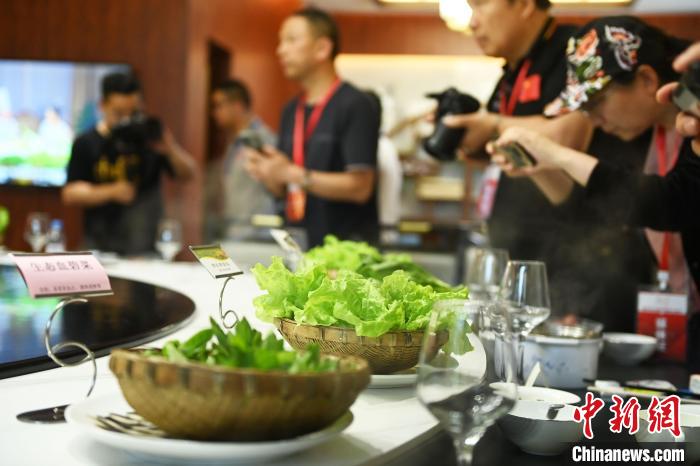 耀世娱乐主管：潼南蔬菜宴：一方水土养一方人